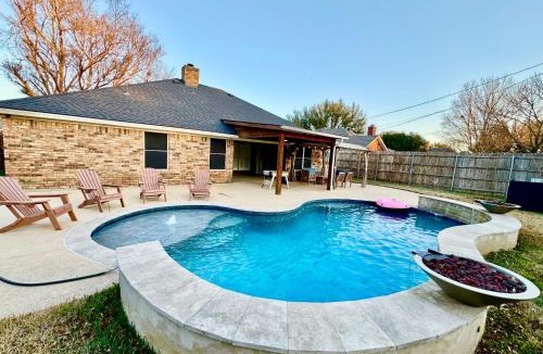 Keller House | Keller Charm-Near Bear Creek Park & Stadiums,Pool