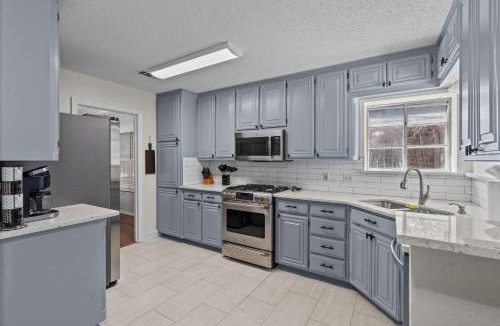 Keller House | Keller Charm-Near Bear Creek Park & Stadiums,Pool