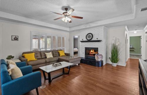 Keller House | Keller Charm-Near Bear Creek Park & Stadiums,Pool
