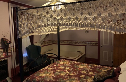 Centre Hall Bed & Breakfast | Keller House