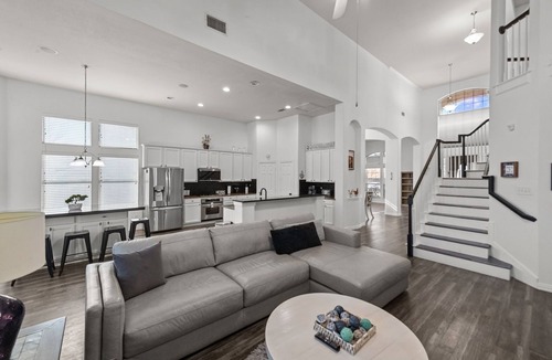 Keller House | Keller’s Crown - Huge House Near Stadiums - Hot Tub & Pool Table
