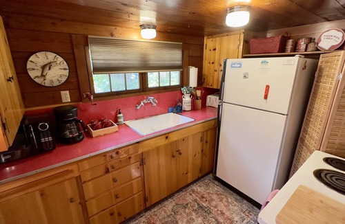 Castella Cabin | Kells Cabins, RiverCast & Upper Sac Shack together