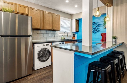 College Station Apartment | Kelly's Cove: 1st Flr 2 Bdrm-Walk to A&M-King Beds