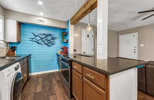 College Station Apartment | Kelly's Cove: 1st Flr 2 Bdrm-Walk to A&M-King Beds