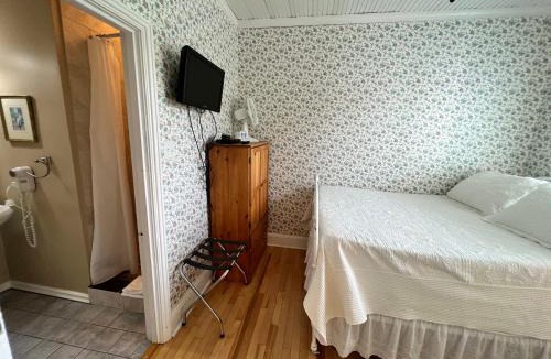 Trinity Hotel | Kelly's Landing