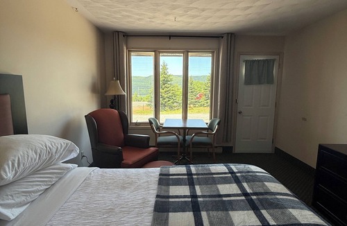 Boularderie East Hotel | Kelly's View Motel