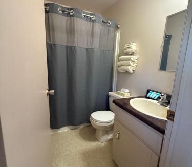 Boularderie East Hotel | Kelly's View Motel