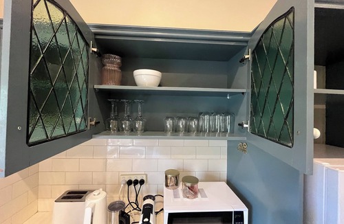 Albury House | Kelpie Cottage! 1930s Beauty. Central luxury