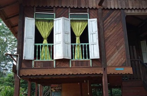 Kampung Guar House | Kem Homestay Akua Afilia Manong