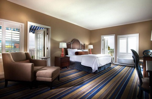 Clear Lake Shores Hotel | Kemah Boardwalk Inn