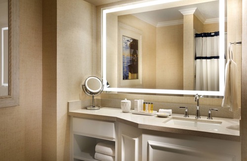 Clear Lake Shores Hotel | Kemah Boardwalk Inn