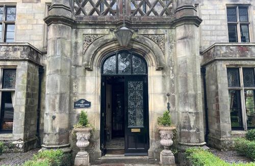 Kendal Apartment | Kendal - Summerlands Hall Gothic Apartment