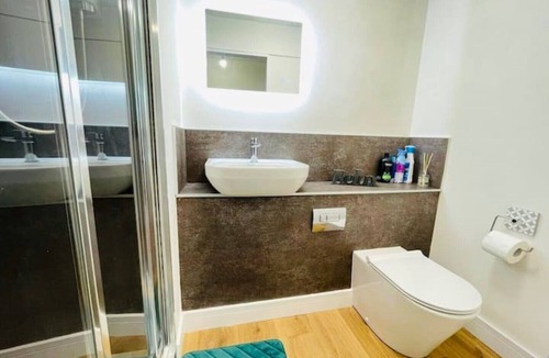 Kenilworth Apartment | KENILWORTH STUDIO * GROUND FLOOR * PARKING