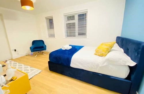 Kenilworth Apartment | KENILWORTH STUDIO * GROUND FLOOR * PARKING