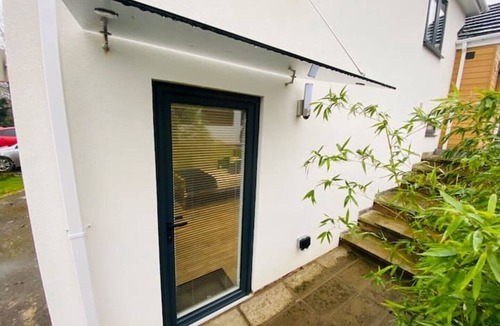 Kenilworth Apartment | KENILWORTH STUDIO * PARKING * NETFLIX