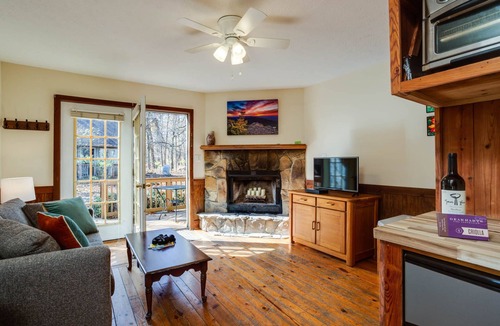 Montebello Cabin | Kennedy Ridge Cabin-1BR, jacuzzi, kitchenette