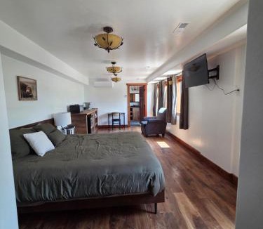 Cedaredge Hotel | Kennymores Grill and Lodging