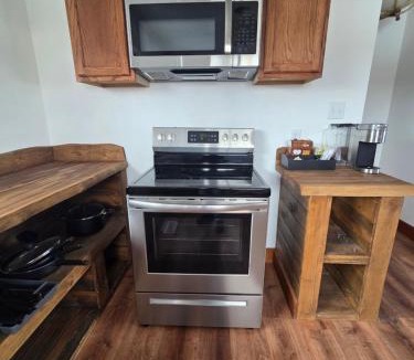 Cedaredge Hotel | Kennymores Grill and Lodging