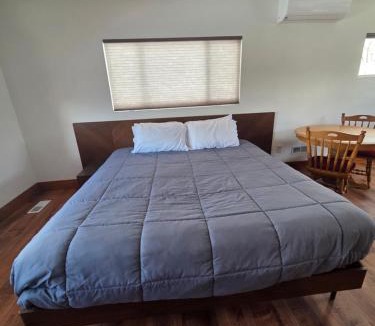 Cedaredge Hotel | Kennymores Grill and Lodging