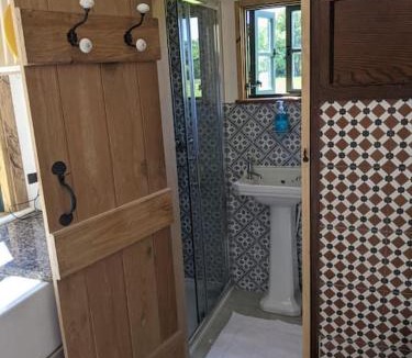 Staplefield House | Kenny’s Hut