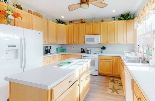 Frankford House | Kensington Court Townhouse w/Coastal Decor, Shared Pool, & Free WiFi - Near Beach