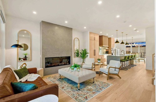 Kensington House | Kensington + Designer Home + City Views + Garage