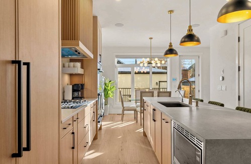 Kensington House | Kensington + Designer Home + City Views + Garage