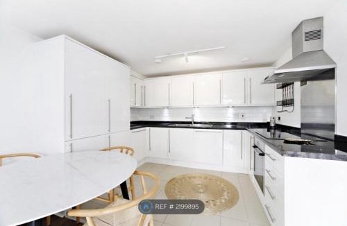 North Kensington Apartment | Kensington house