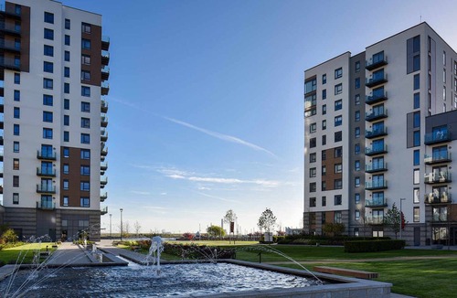 Gillingham Apartment | Kent Breath-Taking VIEW 2BD/2BA With Free Parking