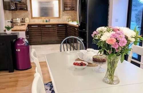 Bilting House | Kent Pool Cottage