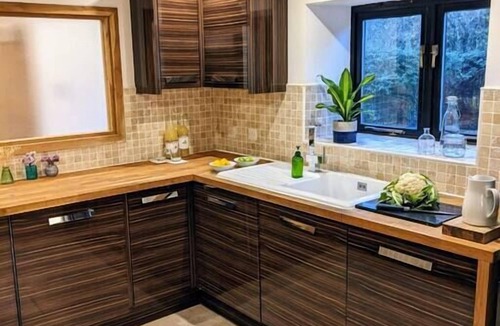 Bilting House | Kent Pool Cottage