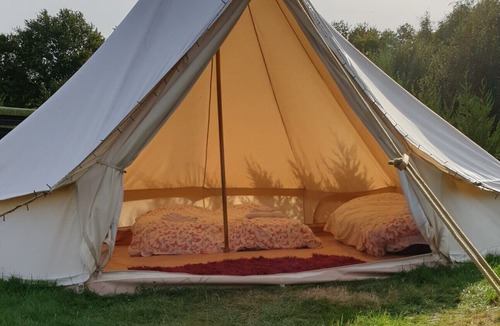 Abbess Roding RV Rental | Kent: Spacious Bell Tent Site