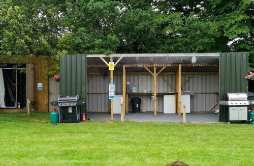 Abbess Roding RV Rental | Kent: Spacious Bell Tent Site