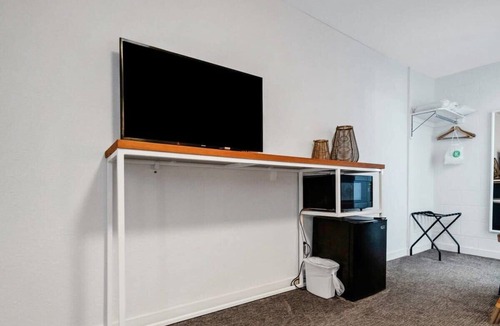 Kenton House | Kenton Hotel Whimsical Suite