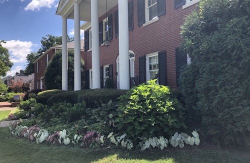 Strathmoor Manor House | Kentucky at its best! Historical meets modern amenities!