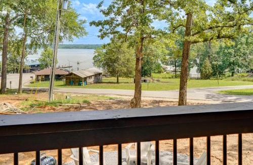 Murray House | Kentucky Lake Escape: Family Cabin w/Fire Pit