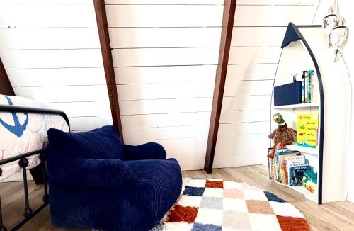 Springville House | Kentucky Lake Family Cabin! Pet Friendly