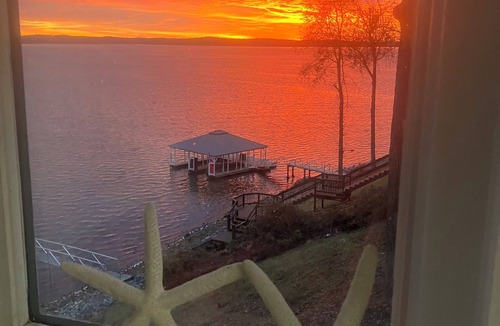Gilbertsville House | KENTUCKY LAKE HOUSE WITH THAT MILLION DOLLAR VIEW!