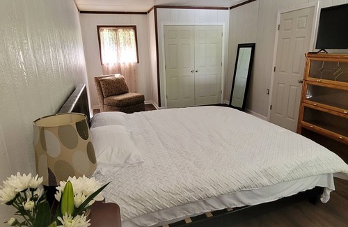 Lexington House | Kentucky River frontage and less than a mile off I-75