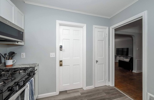 Roselawn Finance Condo | Kenwood Keys Suites – for 12!