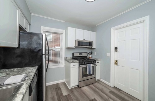 Roselawn Finance Condo | Kenwood Keys Suites – for 12!