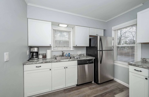 Roselawn Finance Condo | Kenwood Keys Suites – for 12!