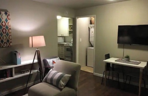 Tillicum House | Kenwood Suite 9808