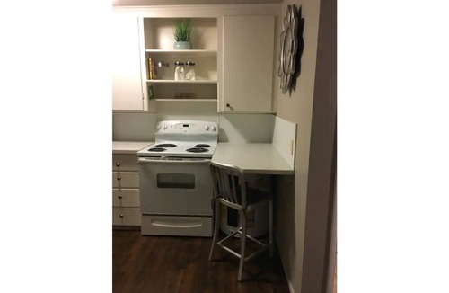 Tillicum House | Kenwood Suite 9808