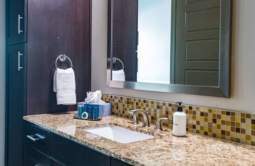 North Burnet Apartment | Kenzie Spring 146 I Modern 1 Bedroom Apartment with Terrace in Domain, North Aus