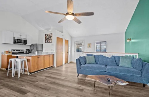 Seneca Cabin | Keowee Cove Dock & Lake Views!