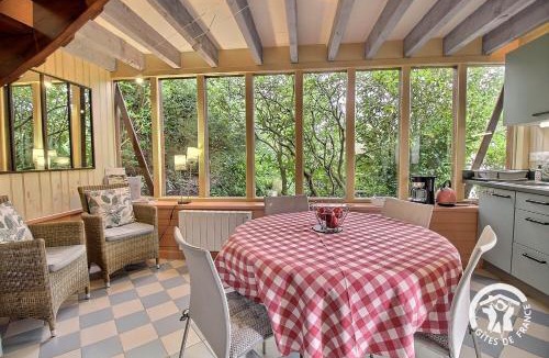 Plelo House | Ker desiree