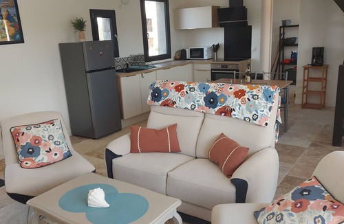 Penvins House | Ker Marin – Le Refuge Des Marées: terrace, garden & Wi-Fi