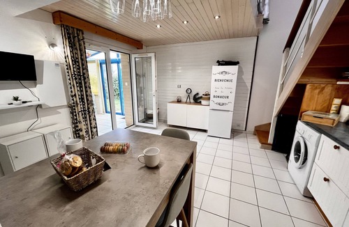 Kerherou Condo | Keraven, charming cottage, shared pool