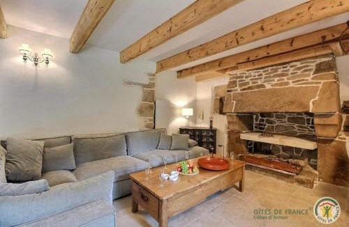 Pleumeur-Bodou House | Kerguntuil